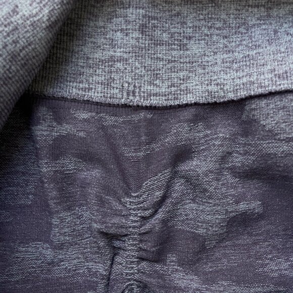 Gymshark Women's Size Camo Seamless Leggings Lavender Grey - Picture 5 of 6